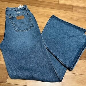 New Wrangler Wanderer 622 High Rise Flare| Size 30/34 |Color: Blue